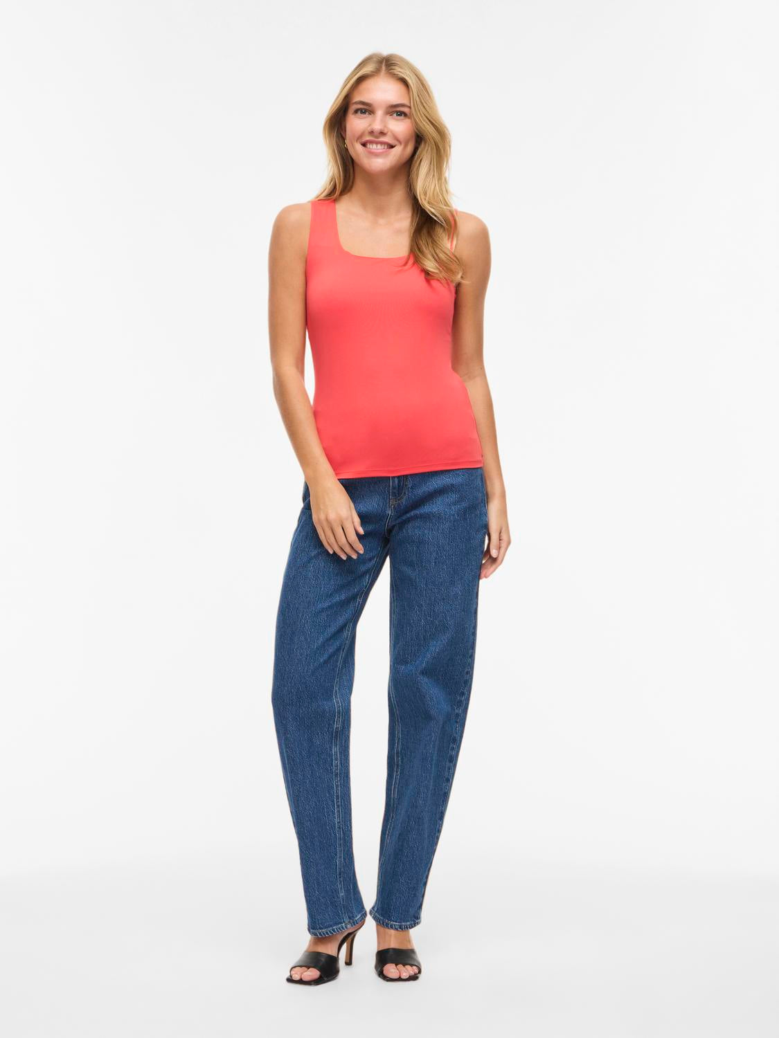 model_shot-front_full